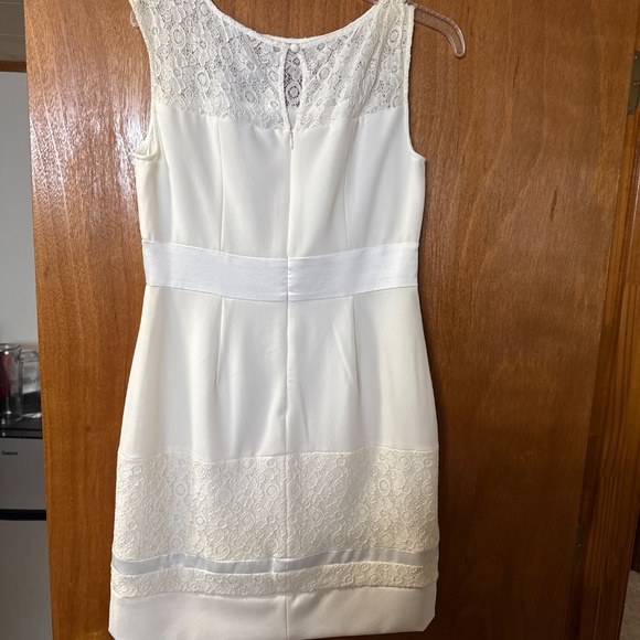 Cream Sleeveless Lace-Detail Sheath Dress - Picture 2 of 3